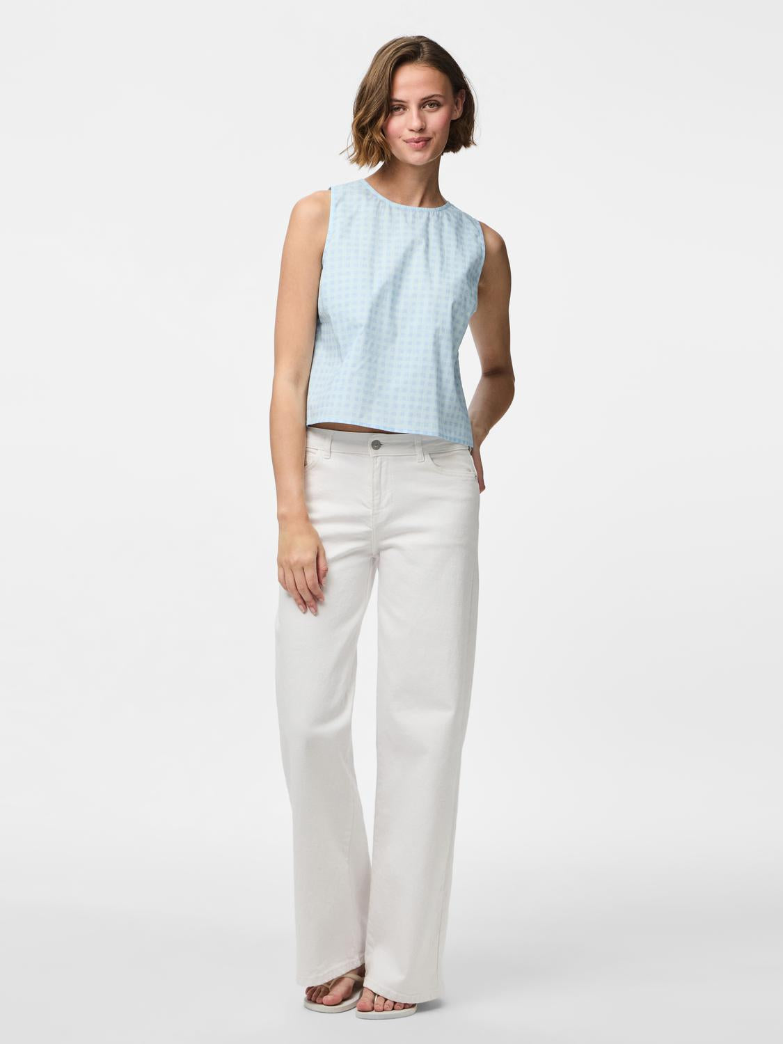 model_shot-front_full